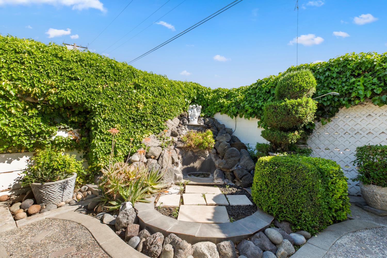 1008 Colonial Court