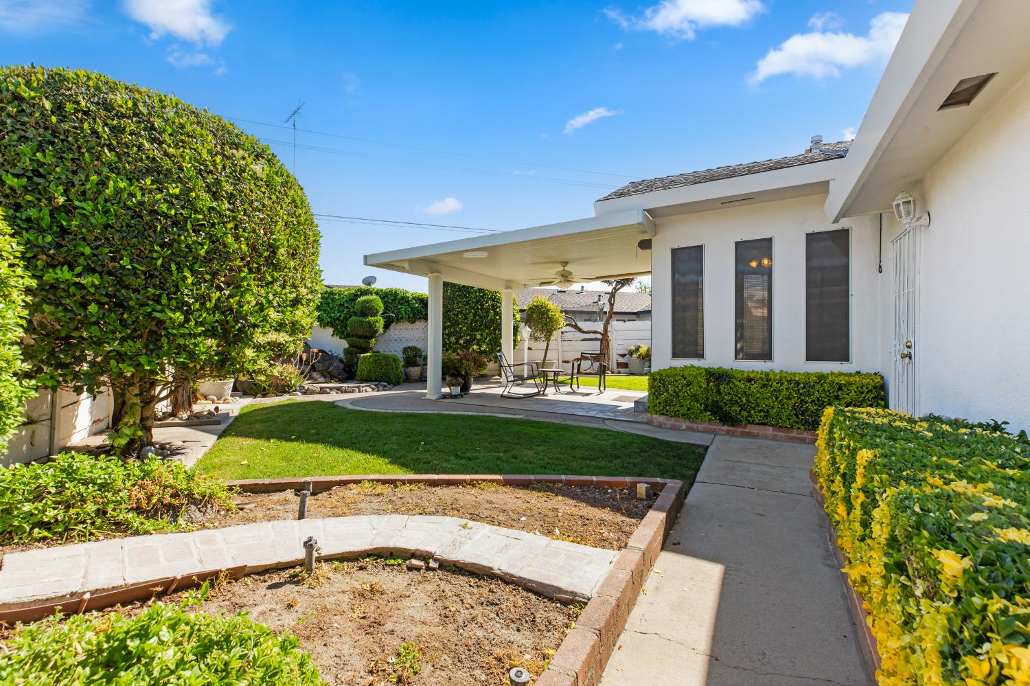 1008 Colonial Court