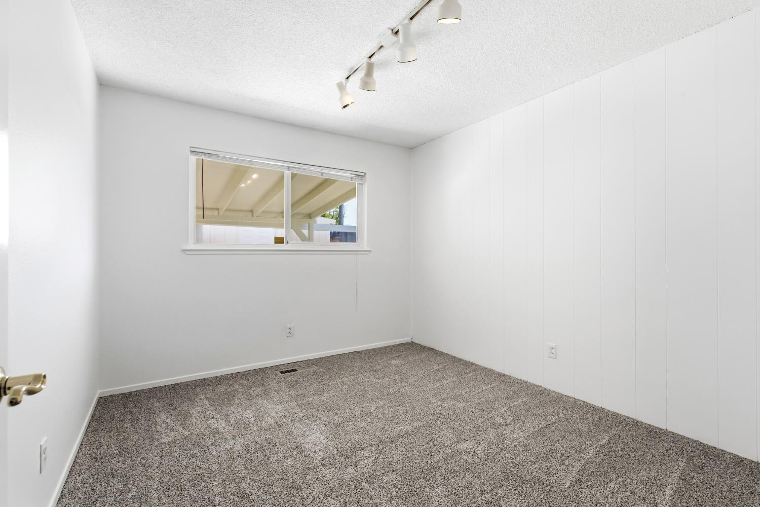 1008 Colonial Court