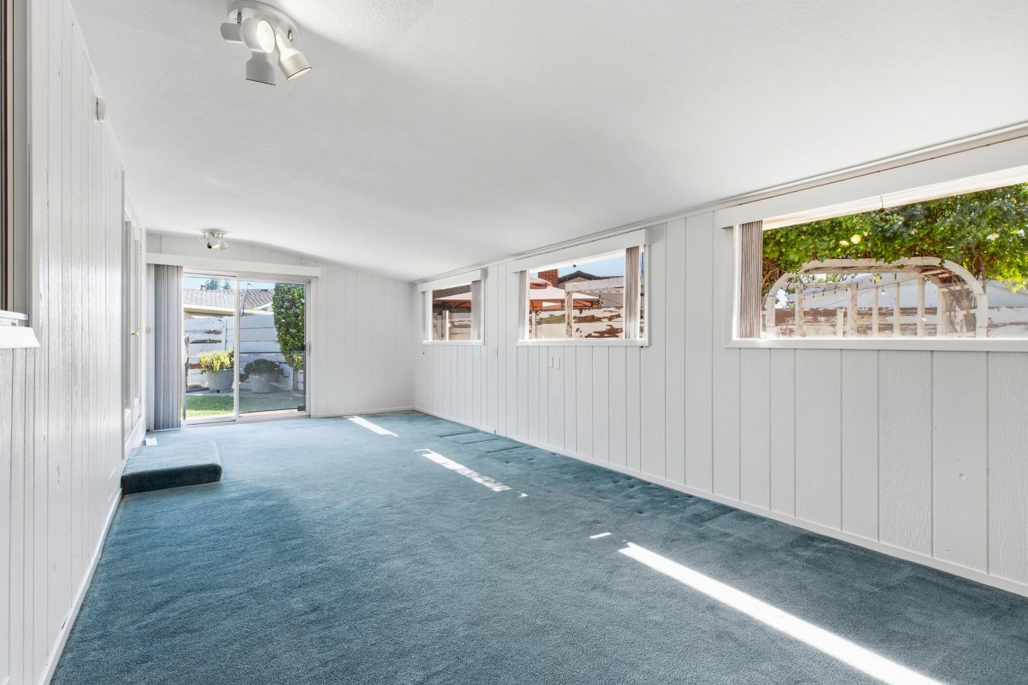 1008 Colonial Court