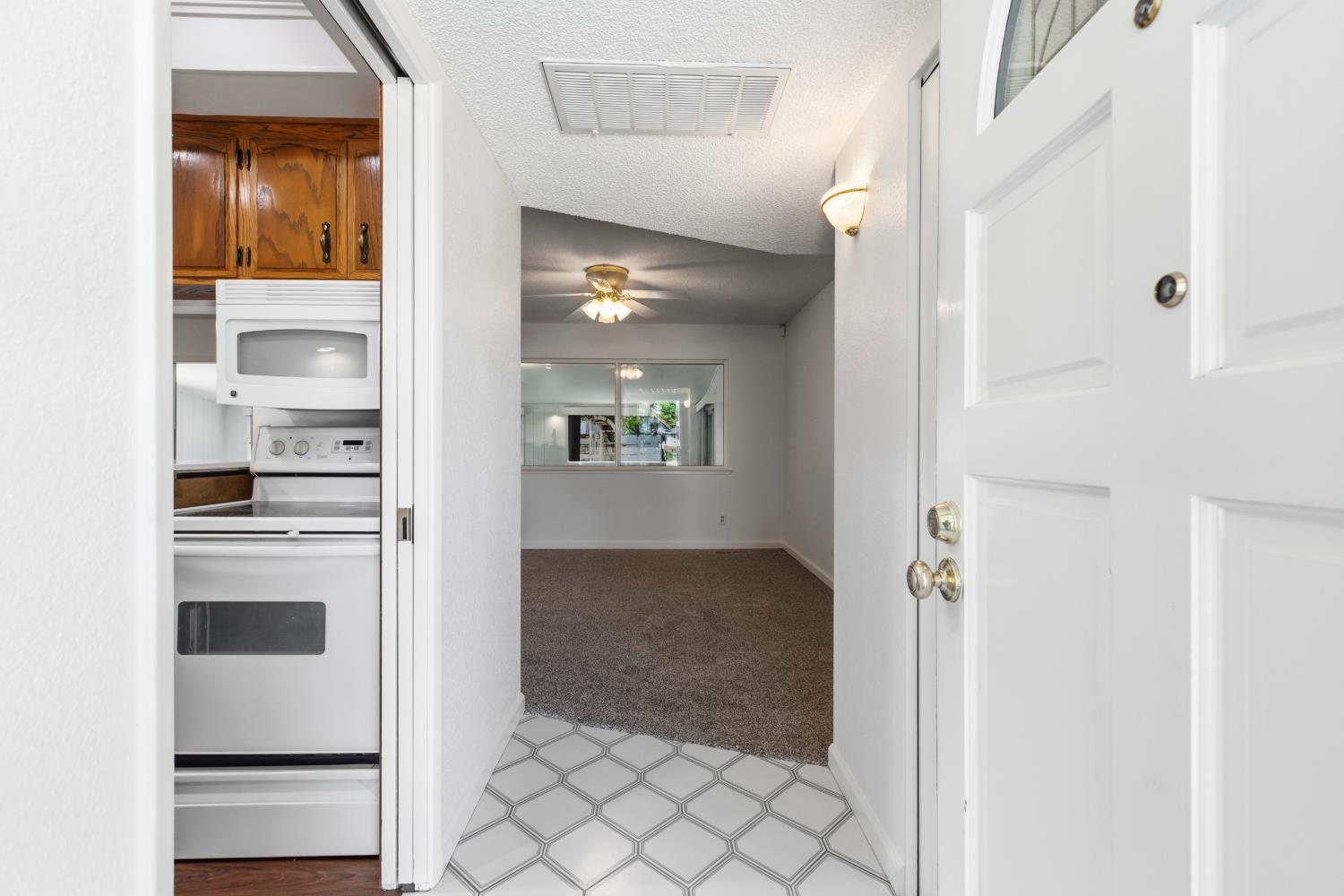 1008 Colonial Court