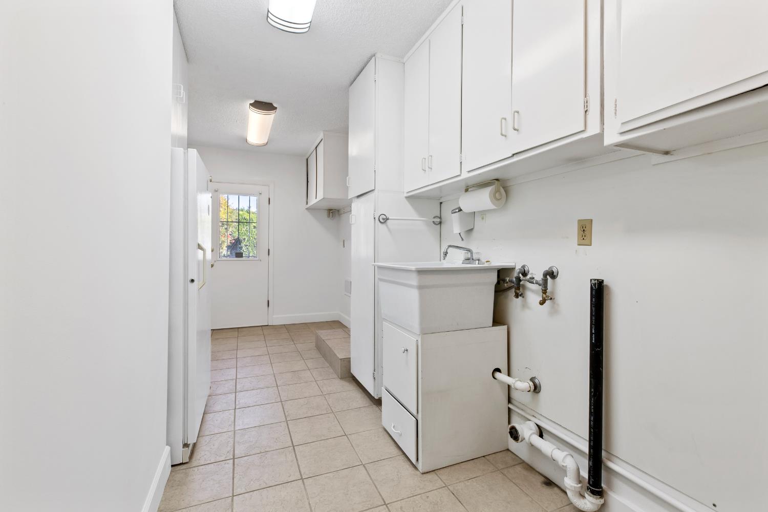 1008 Colonial Court