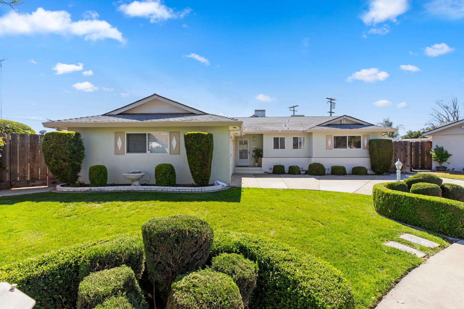 1008 Colonial Court