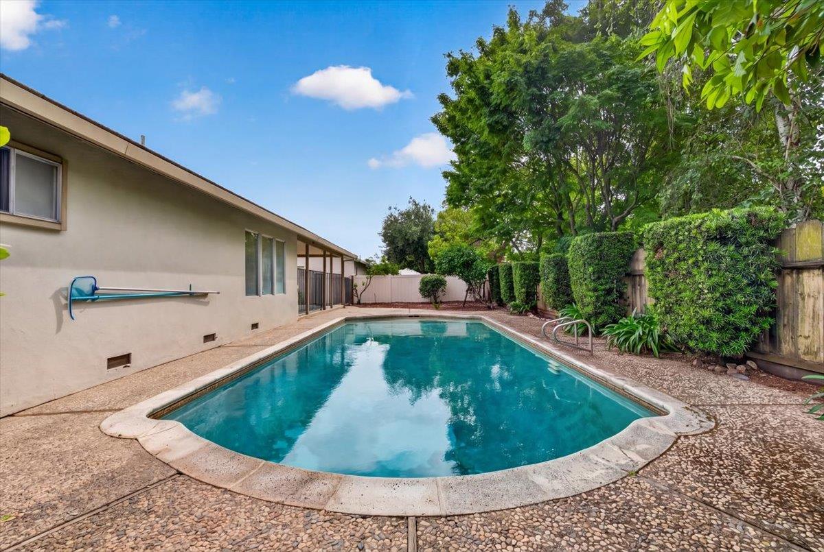 1820 Rockford Avenue