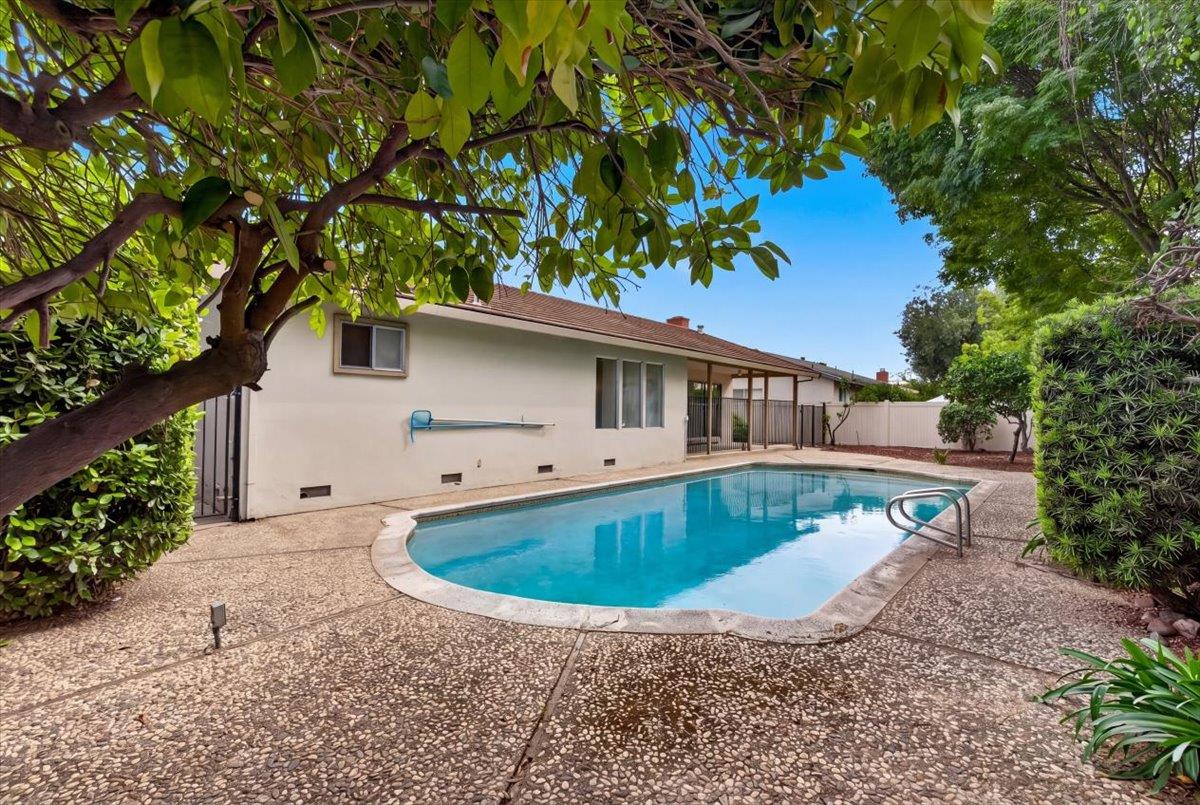 1820 Rockford Avenue