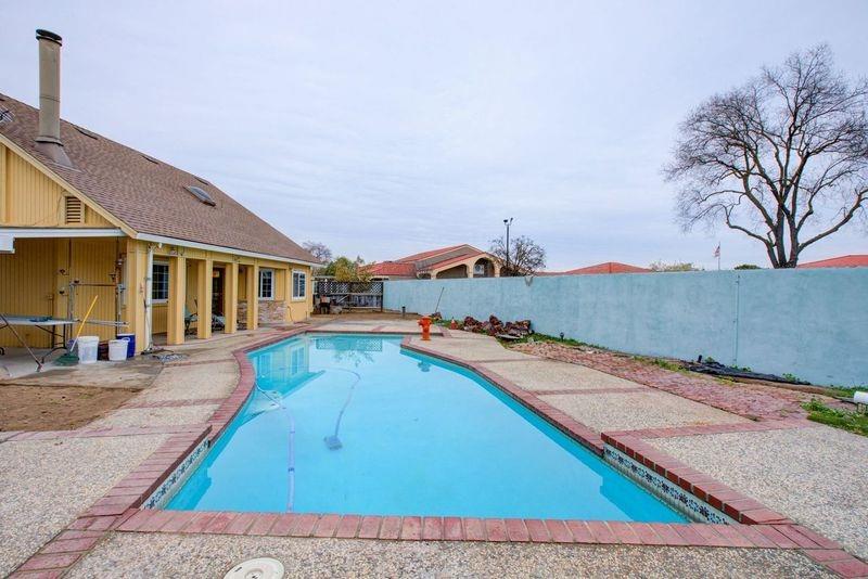 1112 Fruitridge Court
