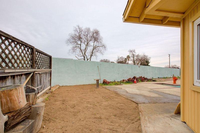1112 Fruitridge Court