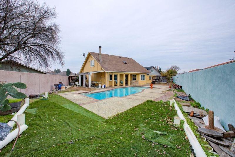1112 Fruitridge Court