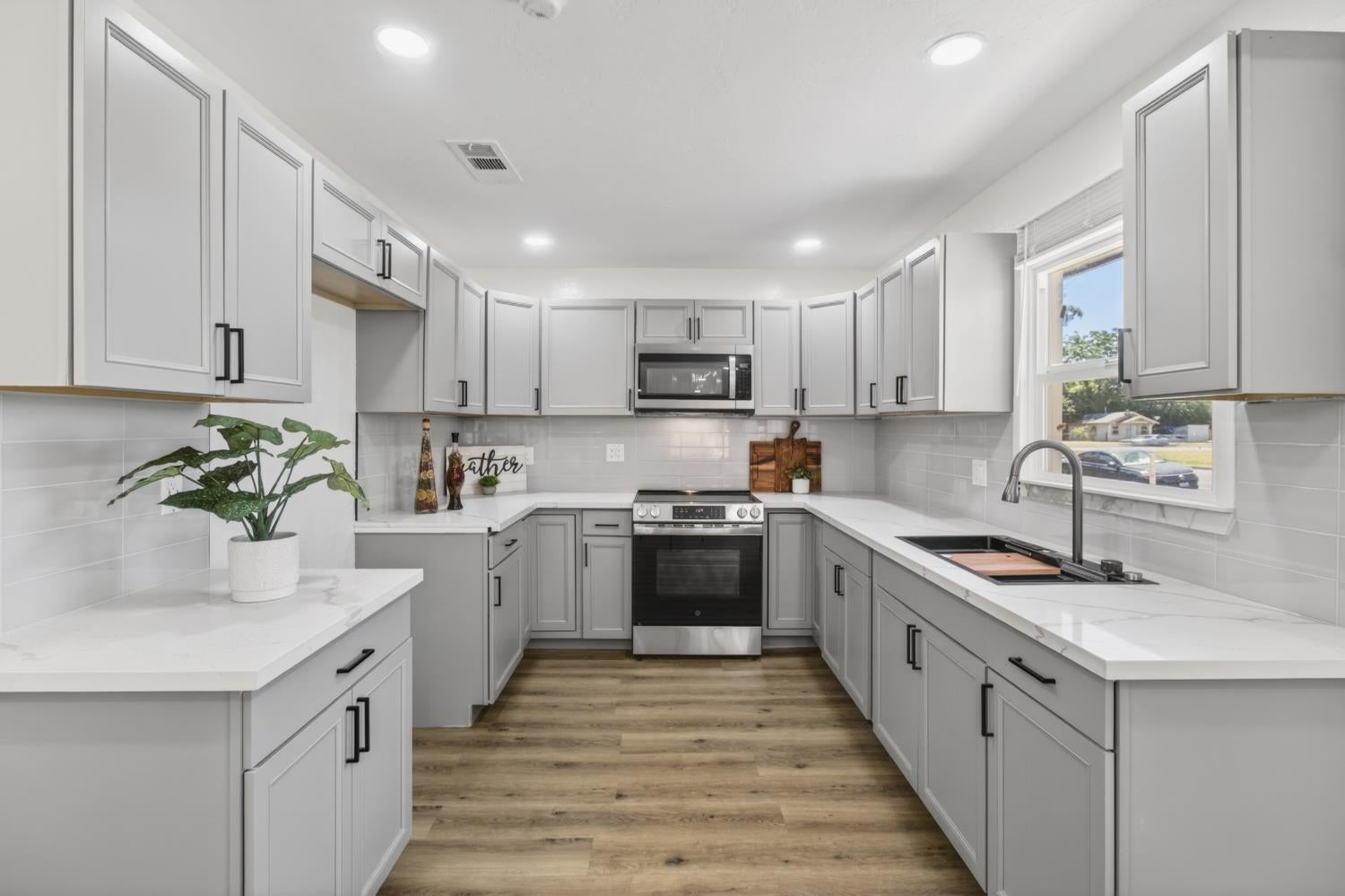 1127 W 19th Street