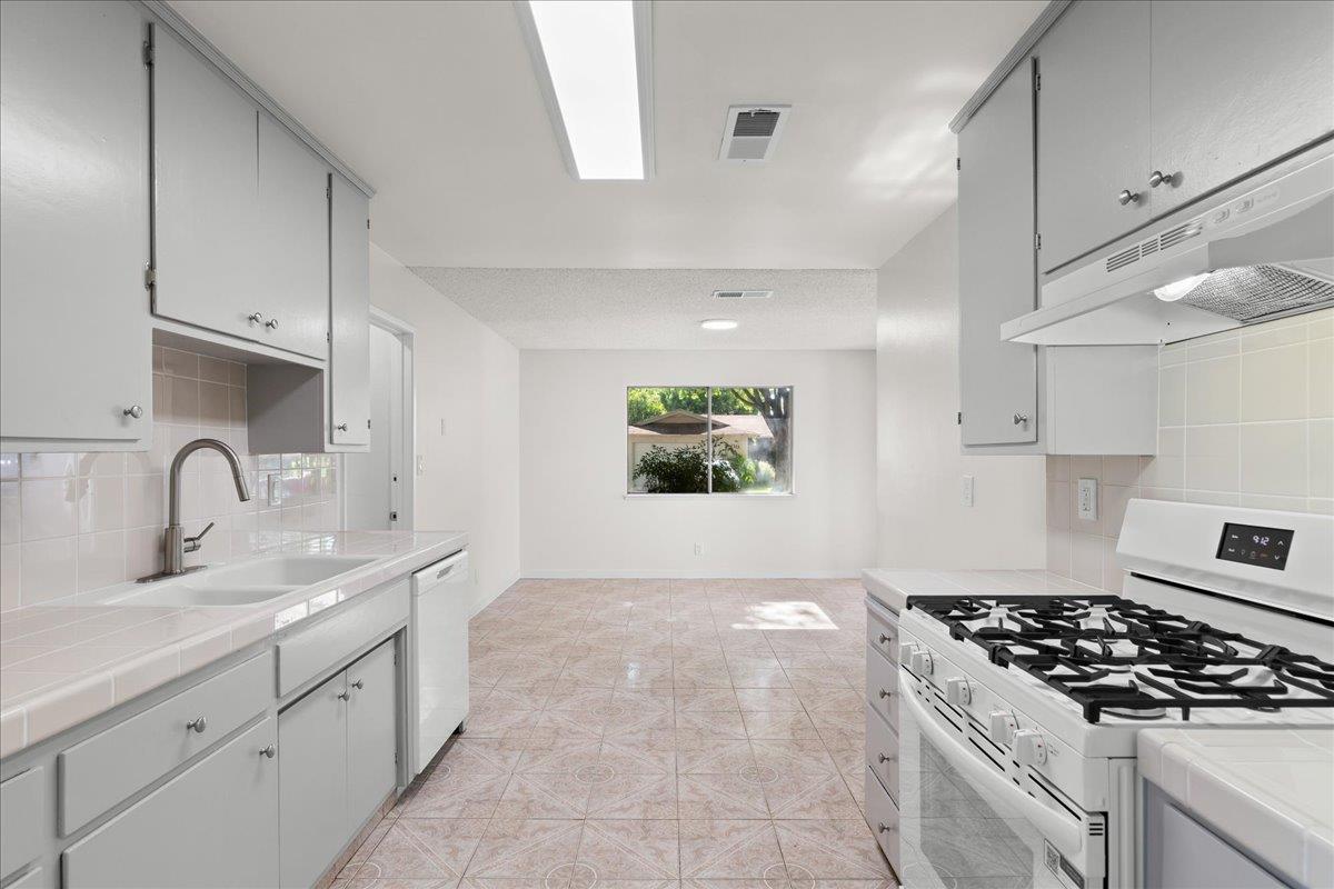 2912 Alder Creek Drive