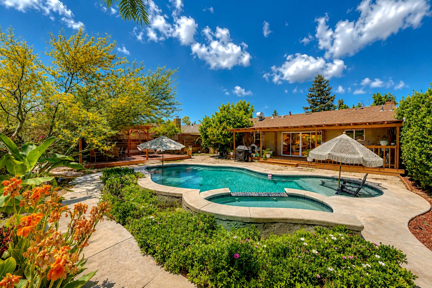 986 Edwards Drive