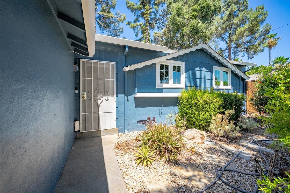 2321 Laredo Road
