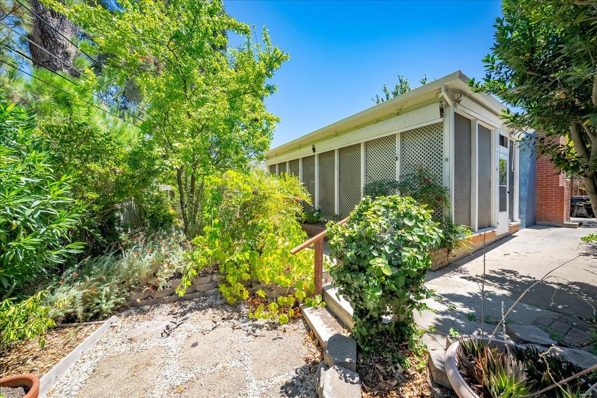2321 Laredo Road