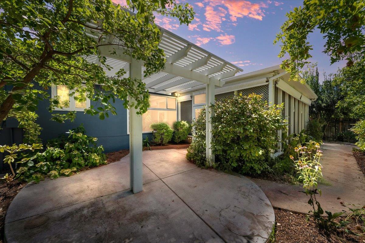2321 Laredo Road