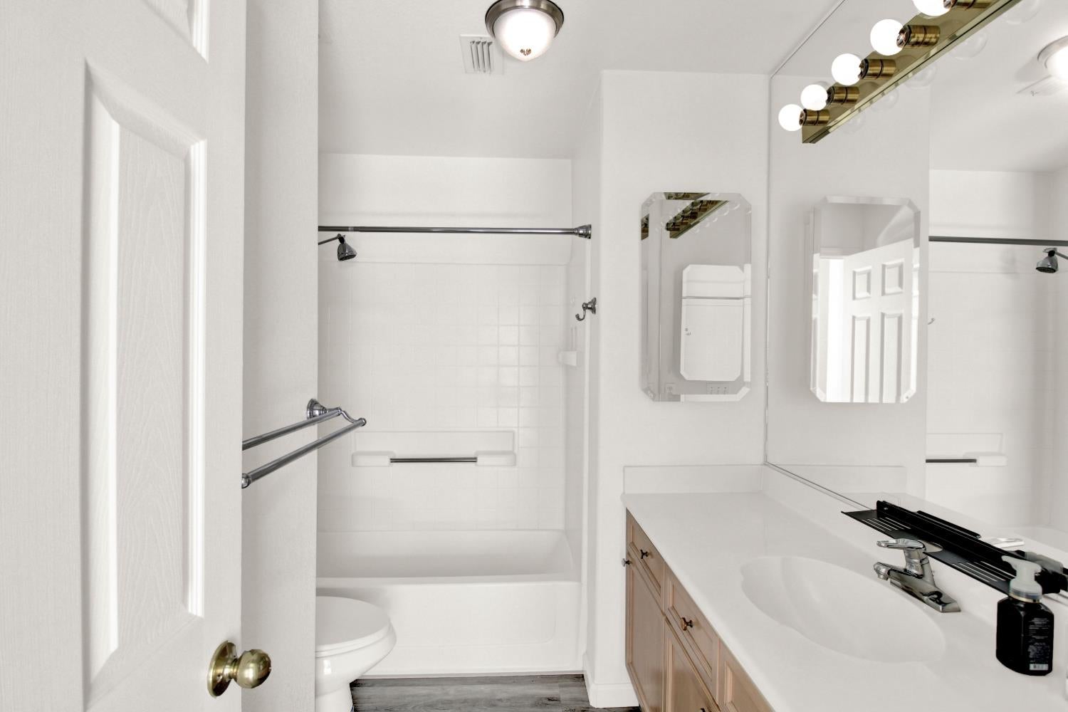 3104 Roland Gardens Lane