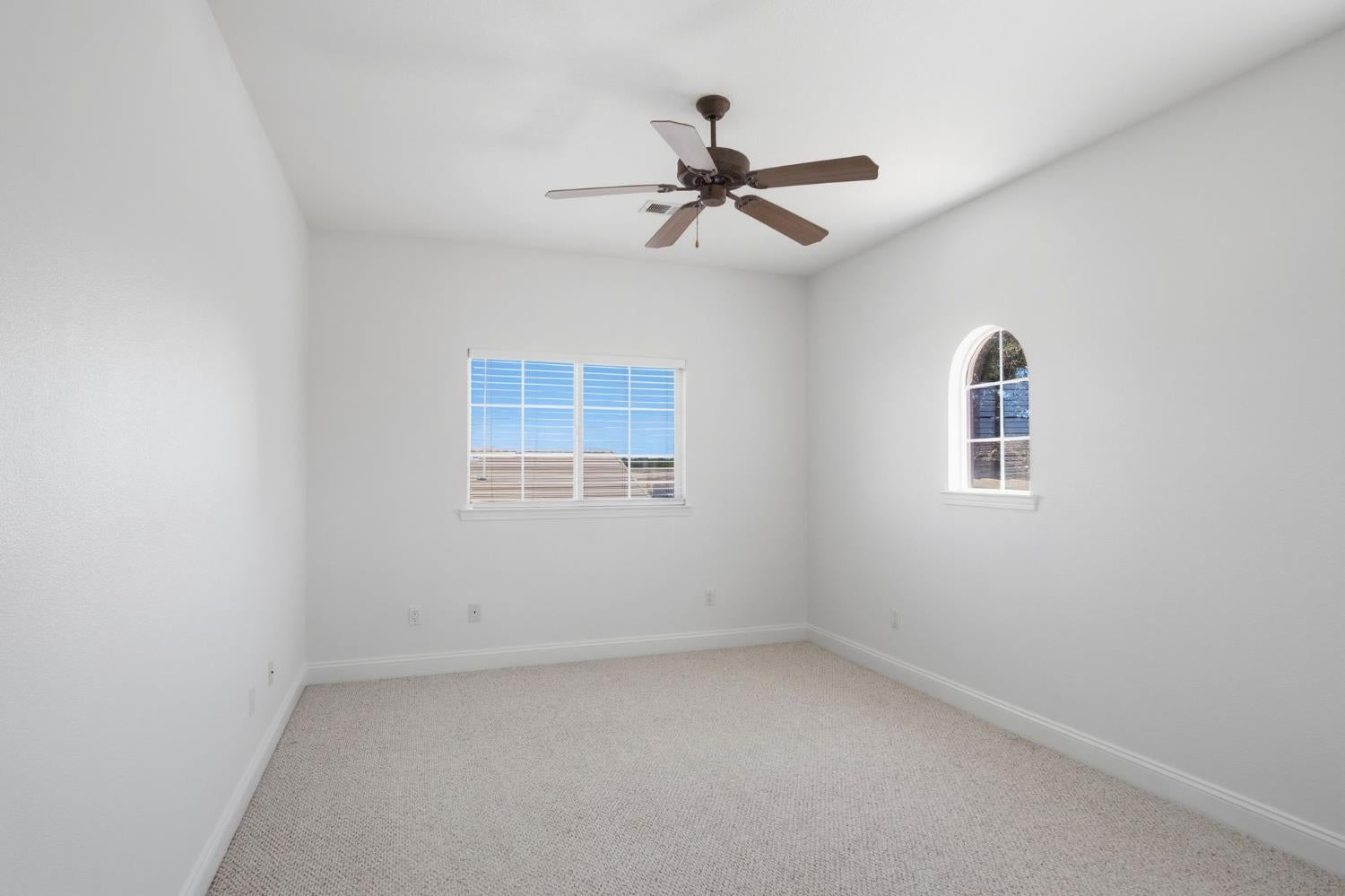 2835 CASTLEVIEW Drive