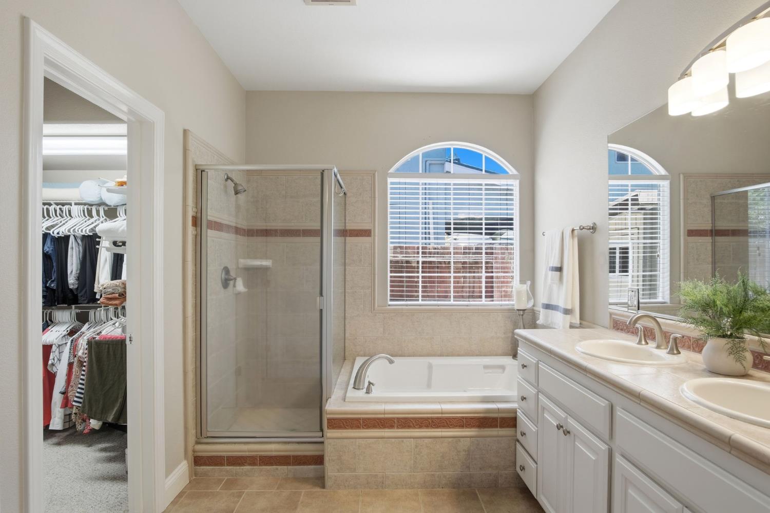 2835 CASTLEVIEW Drive