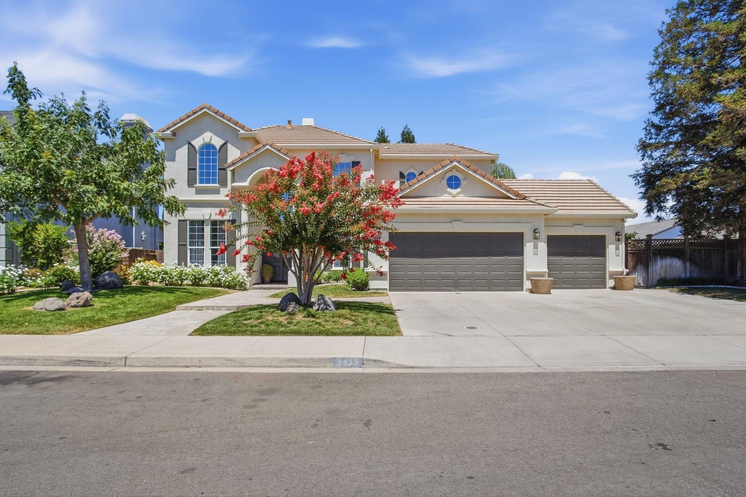 2835 CASTLEVIEW Drive