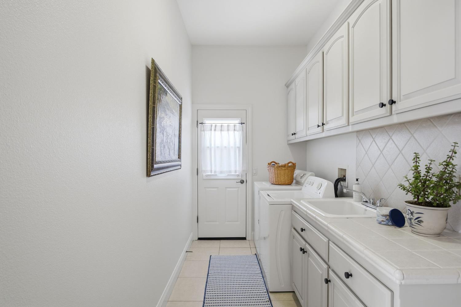 2835 CASTLEVIEW Drive