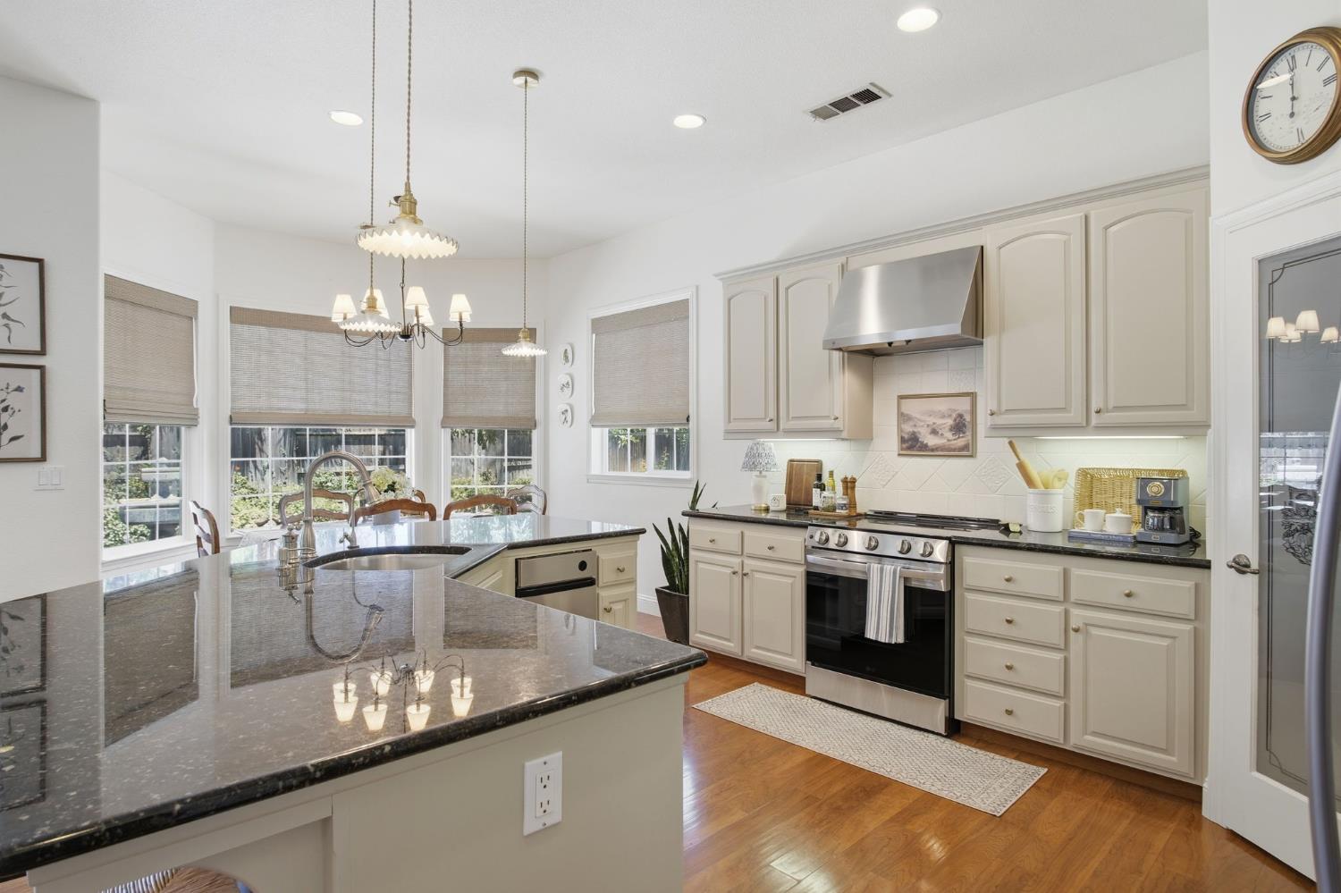 2835 CASTLEVIEW Drive