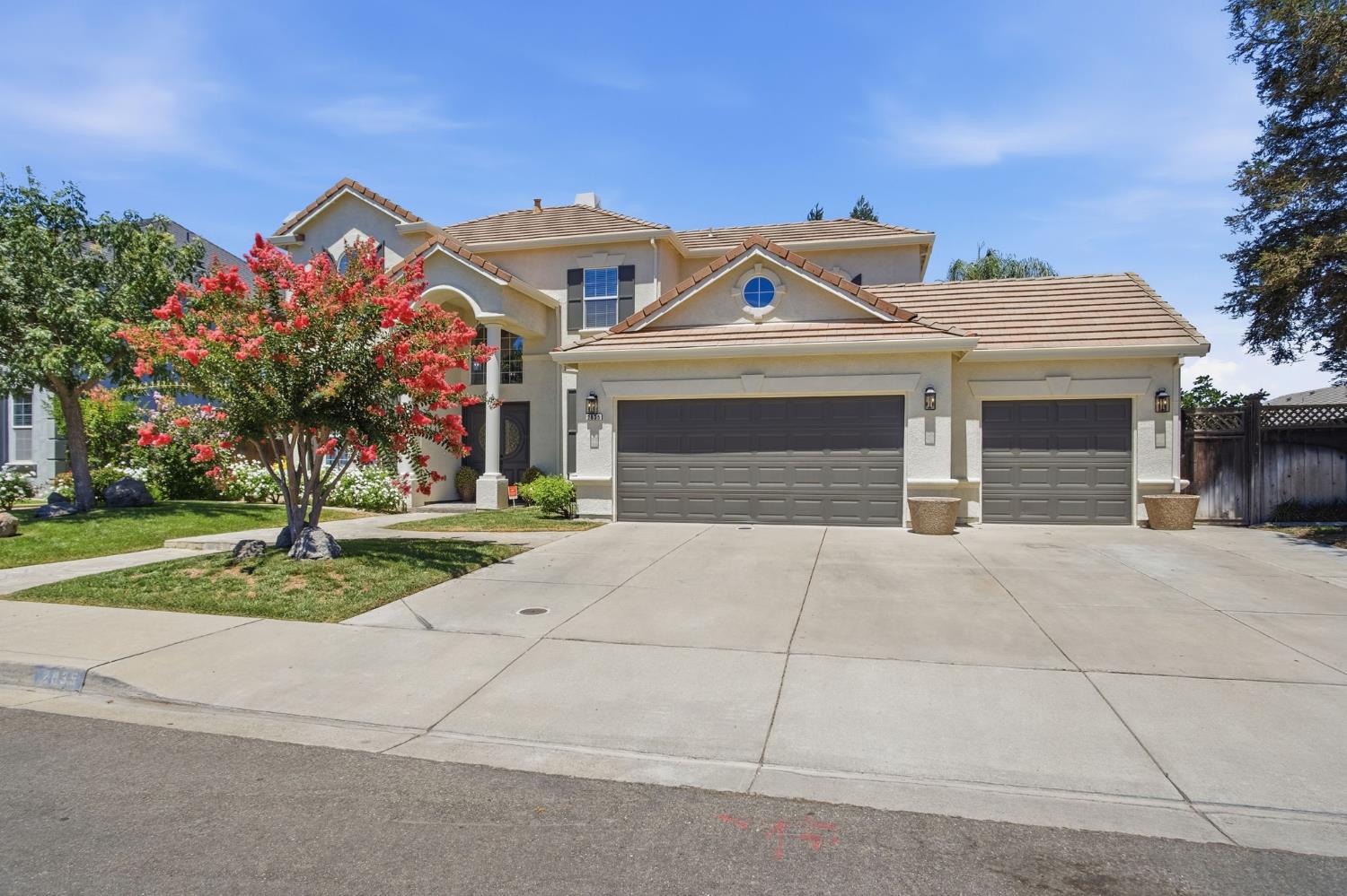 2835 CASTLEVIEW Drive
