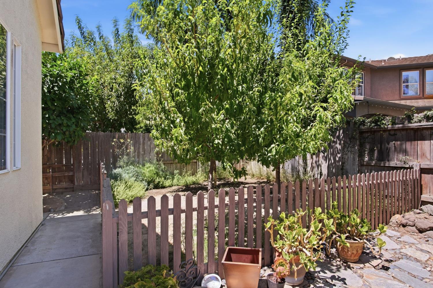 2835 CASTLEVIEW Drive