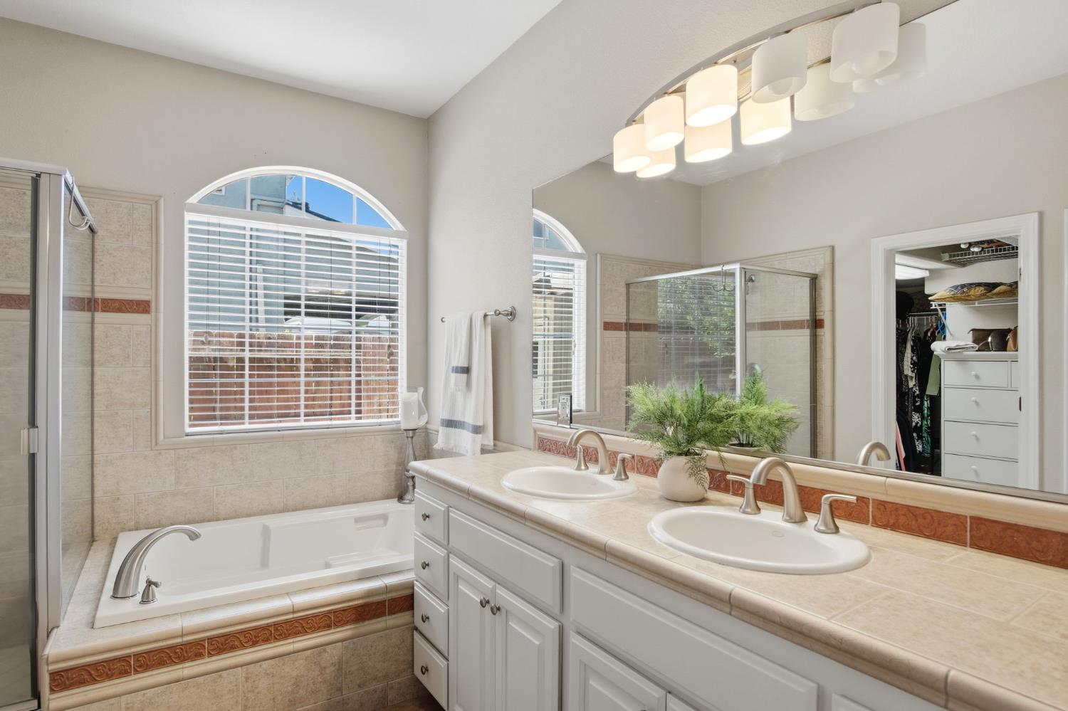 2835 CASTLEVIEW Drive