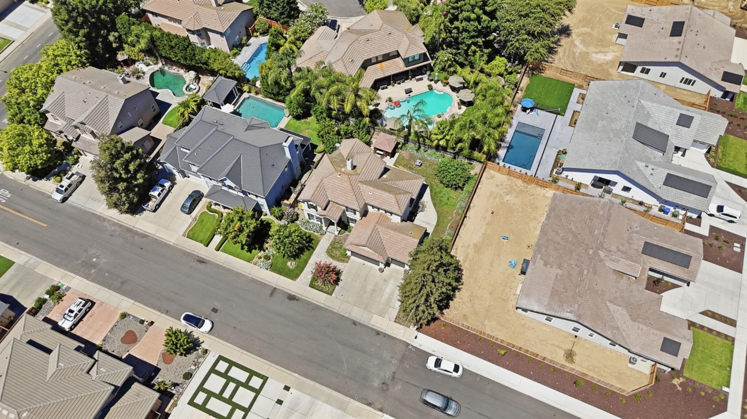 2835 CASTLEVIEW Drive