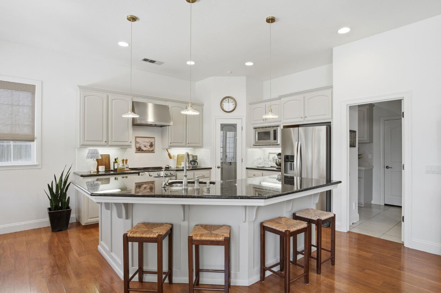 2835 CASTLEVIEW Drive