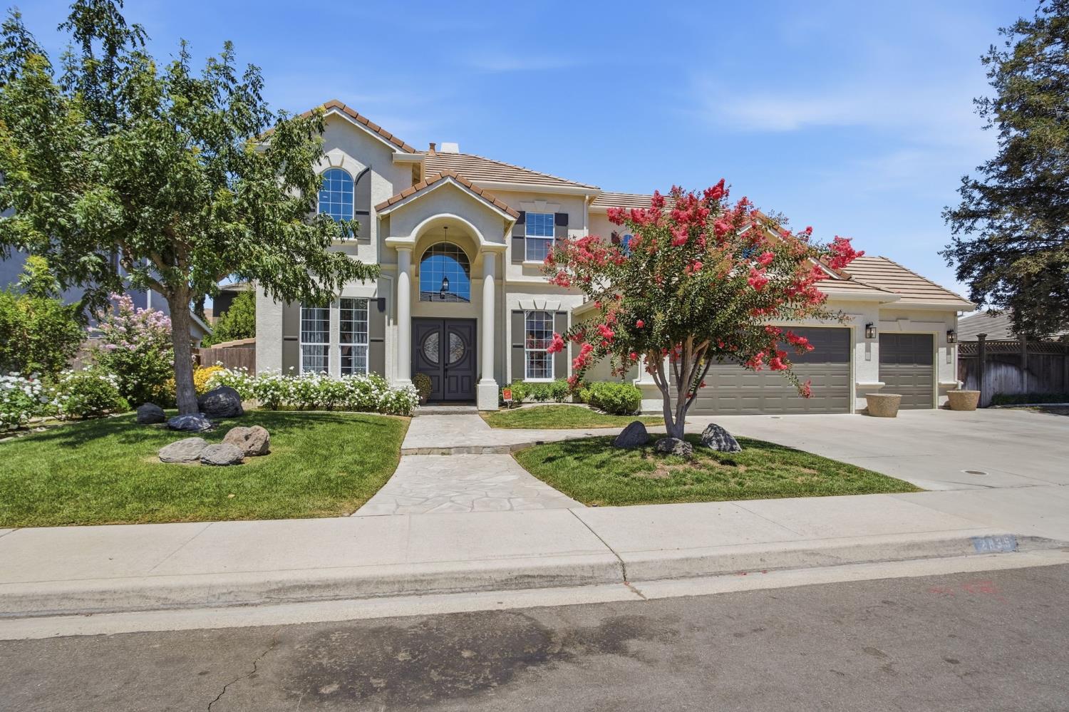 2835 CASTLEVIEW Drive