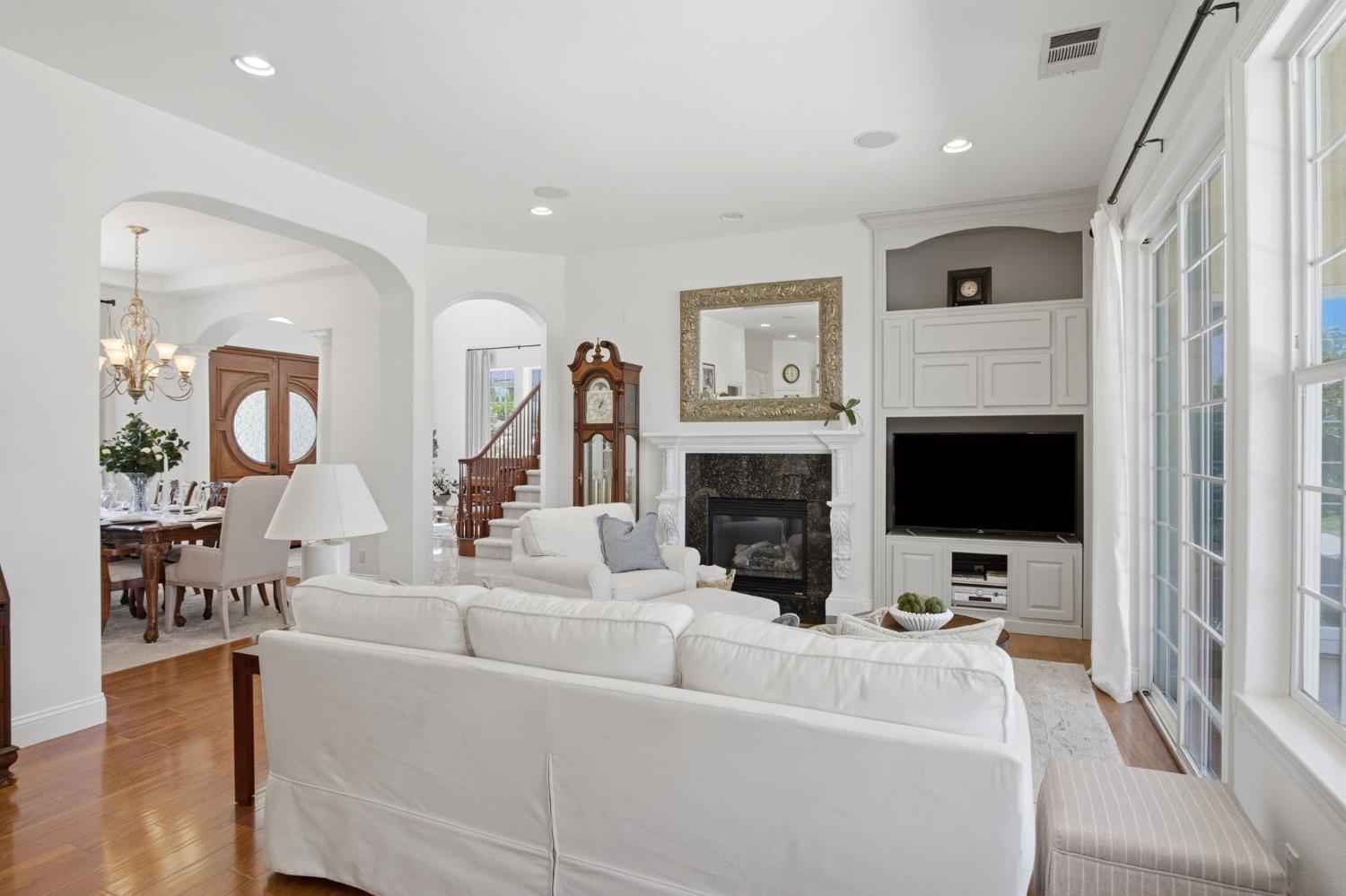 2835 CASTLEVIEW Drive