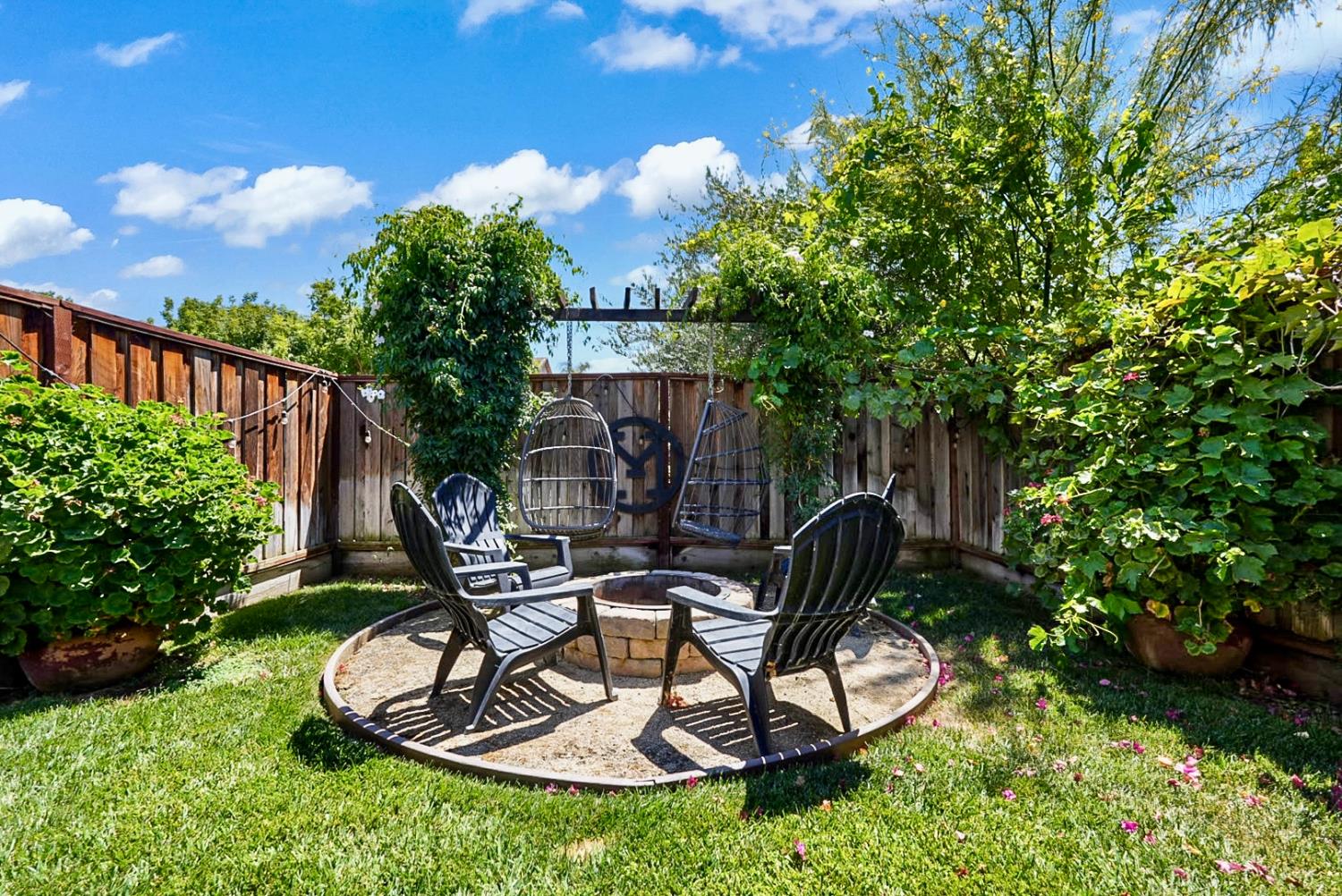1443 Longhorn Lane
