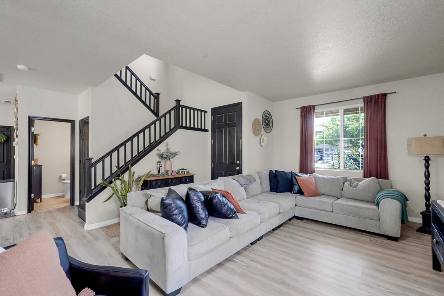 1443 Longhorn Lane