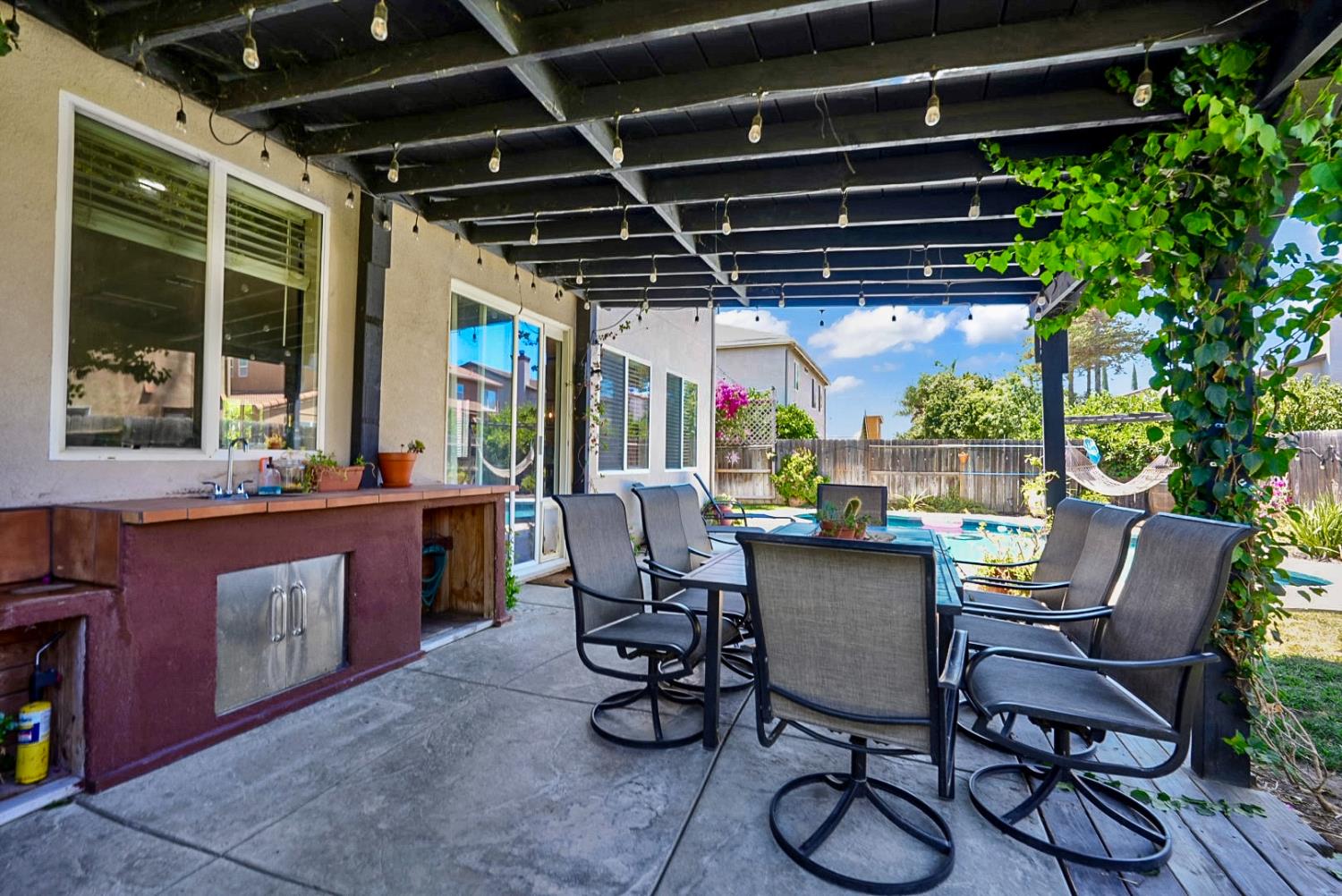 1443 Longhorn Lane