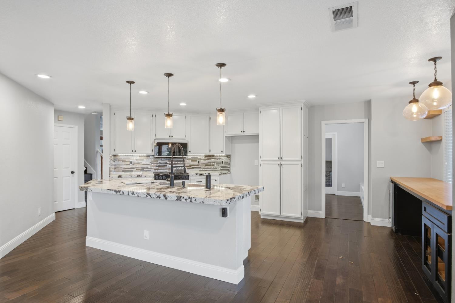 806 Ahern Court