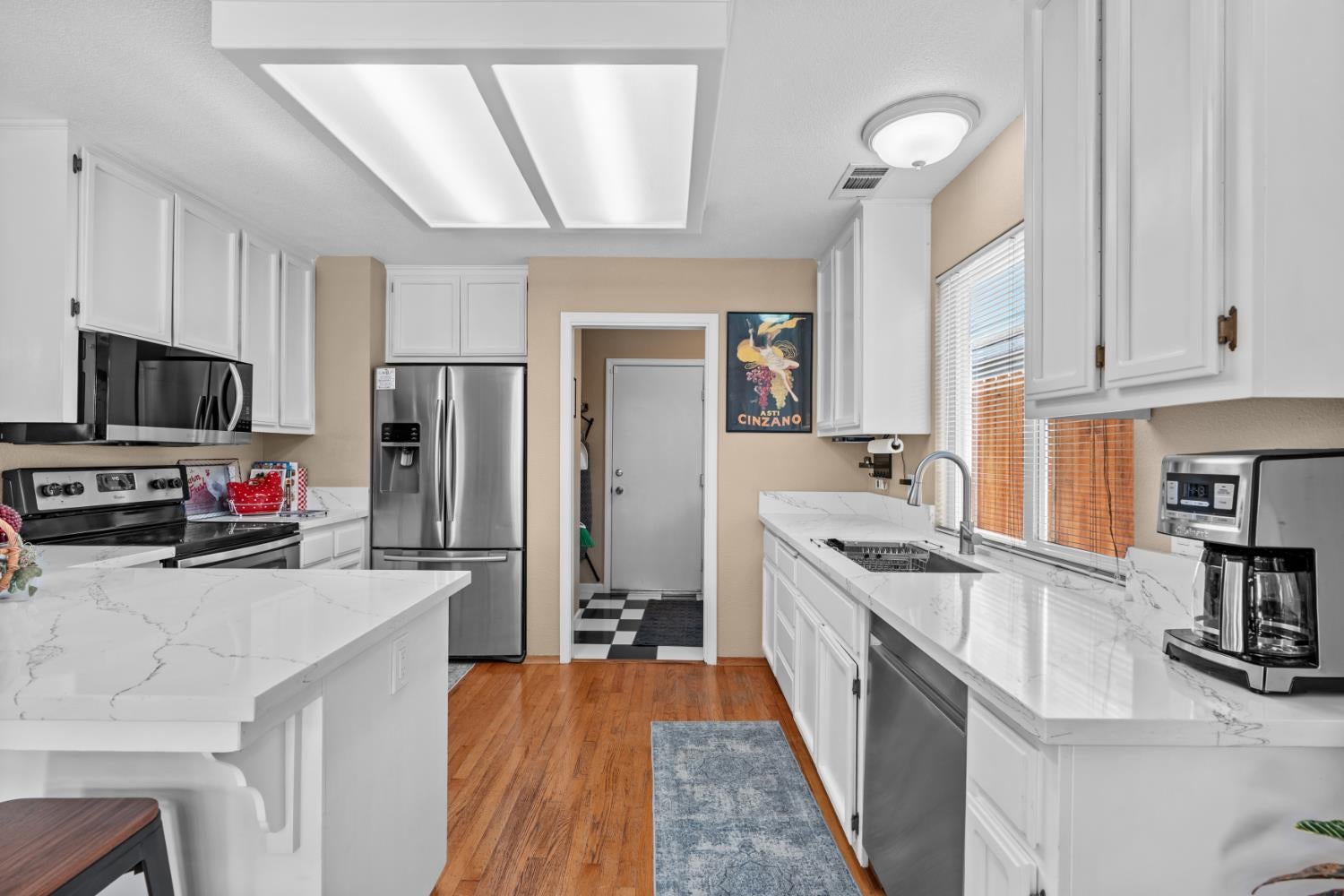585 MORGAN CT