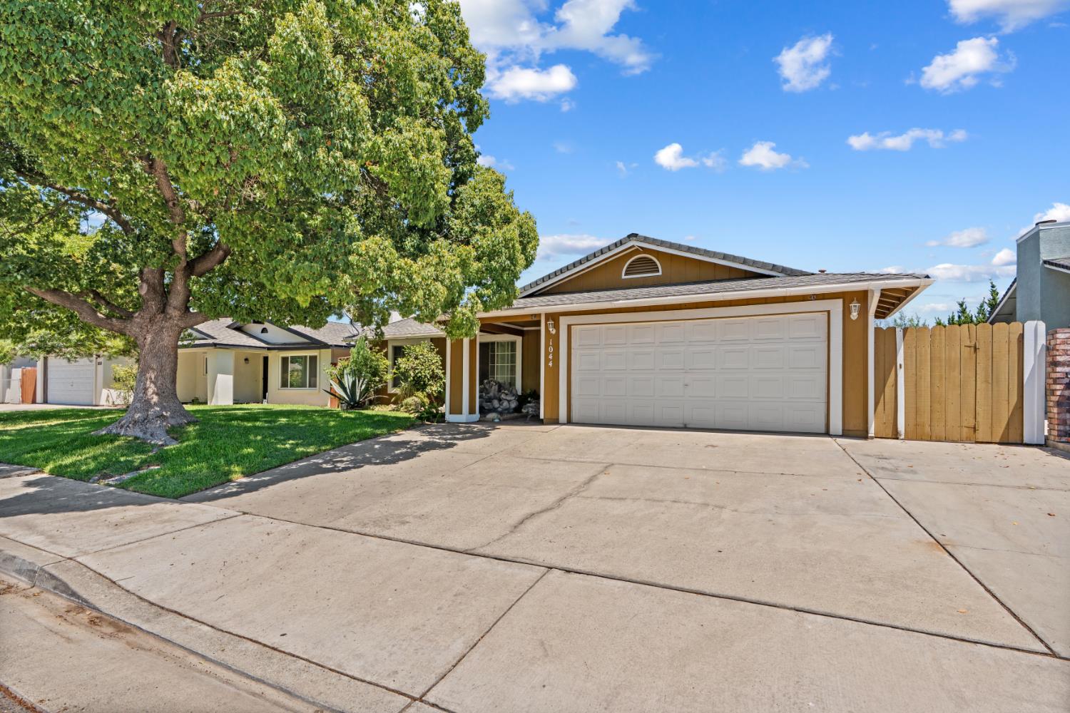 1044 Fruitbasket Lane