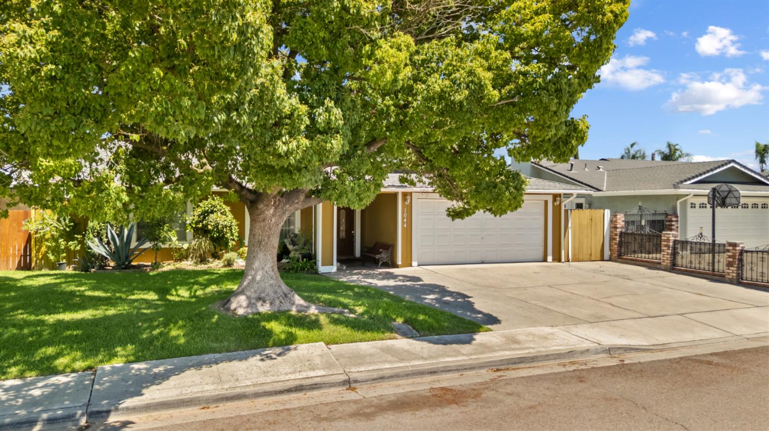 1044 Fruitbasket Lane