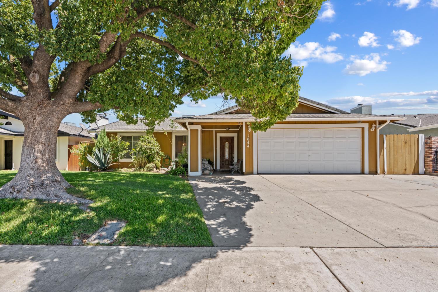 1044 Fruitbasket Lane