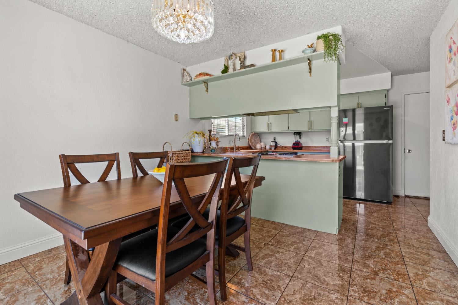 1044 Fruitbasket Lane