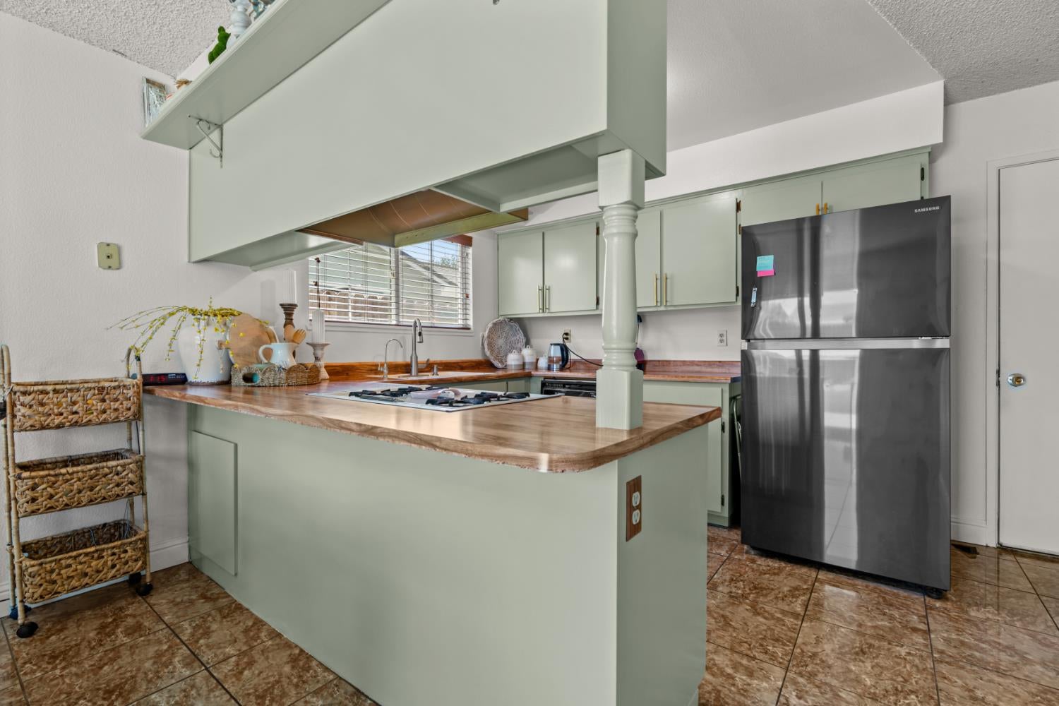 1044 Fruitbasket Lane