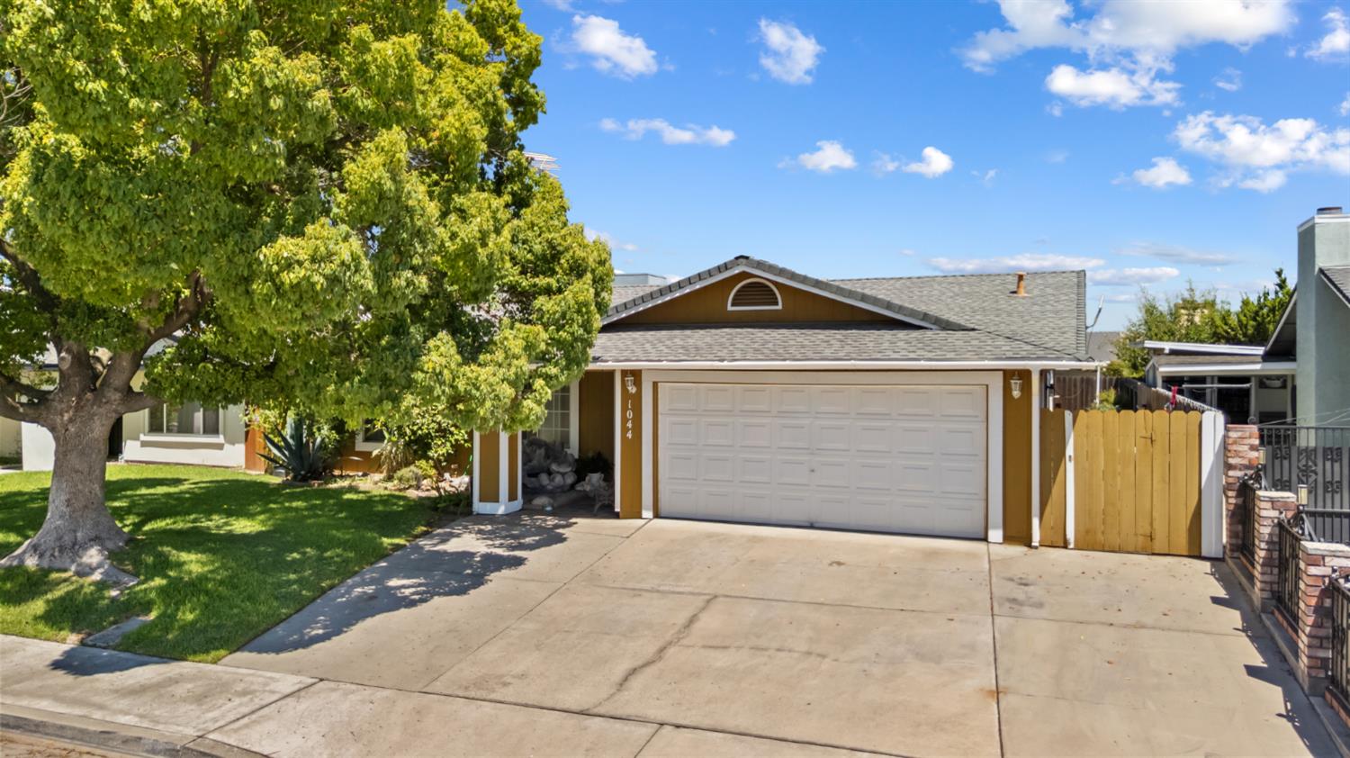 1044 Fruitbasket Lane