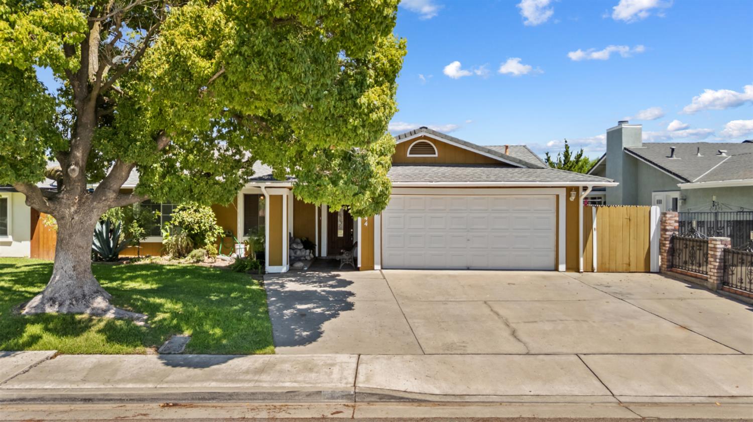 1044 Fruitbasket Lane