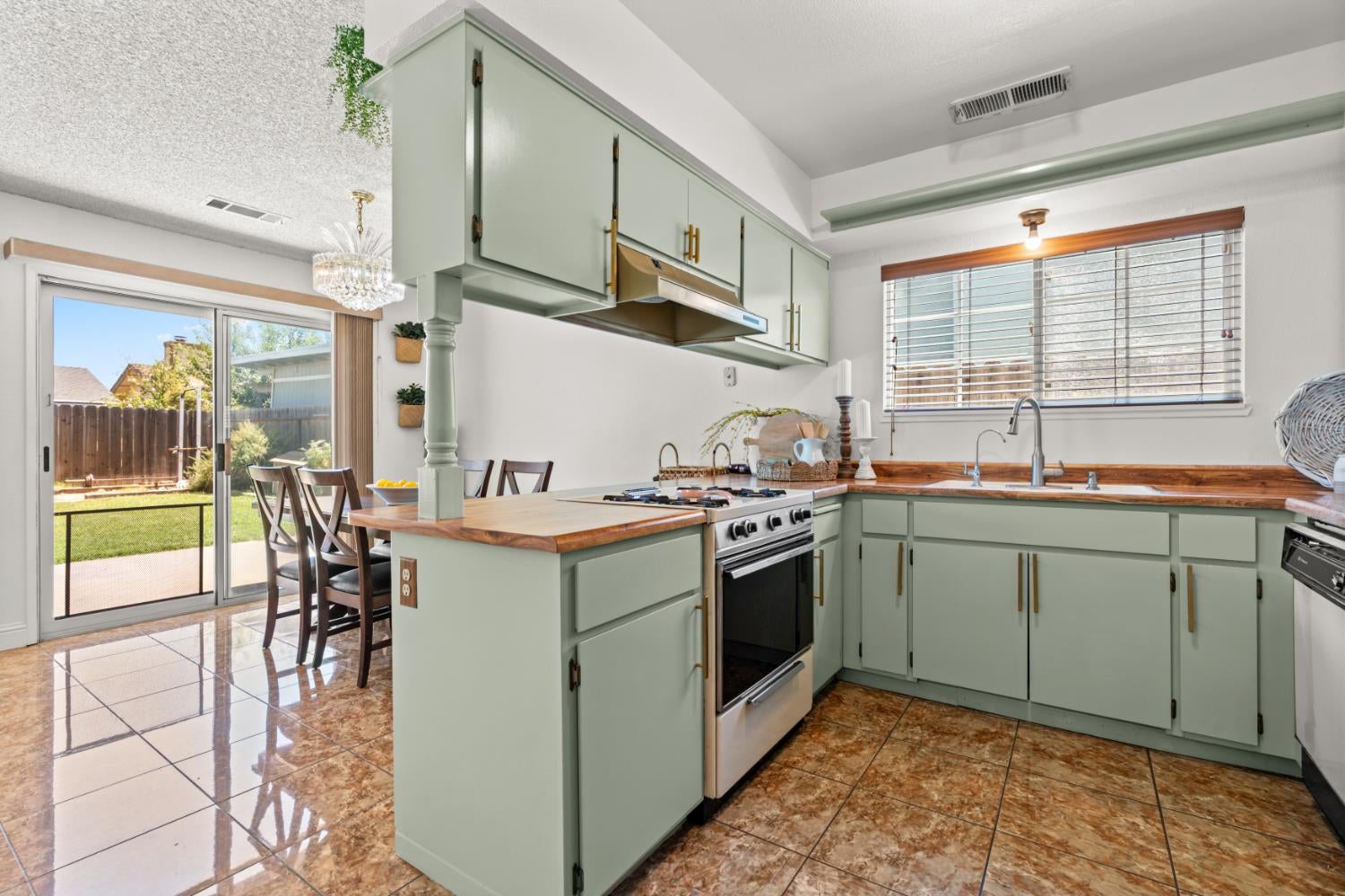 1044 Fruitbasket Lane