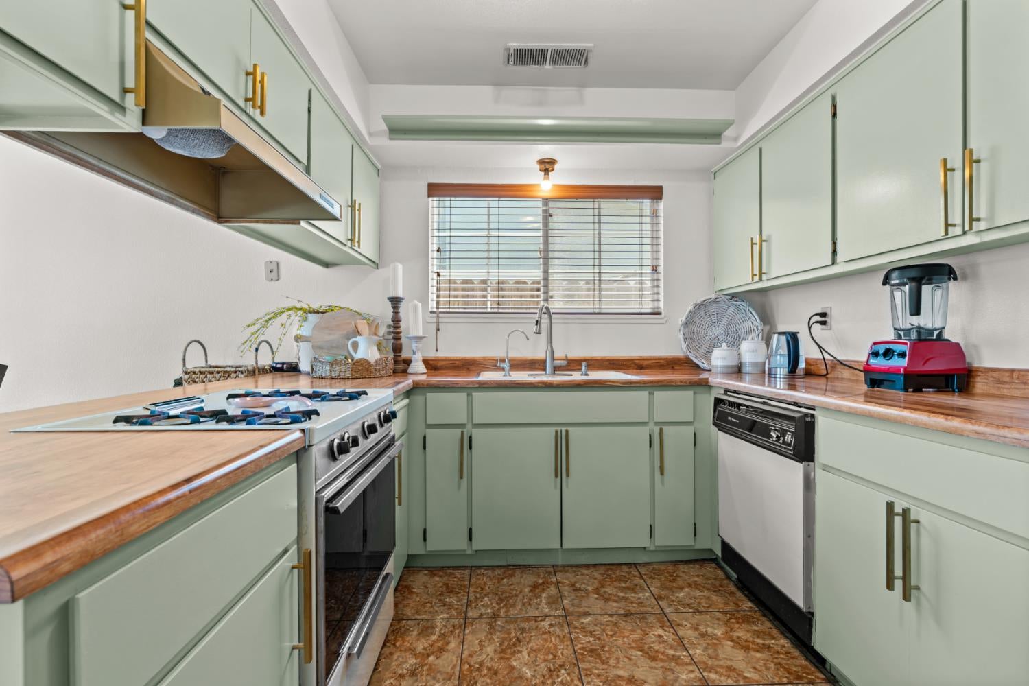 1044 Fruitbasket Lane