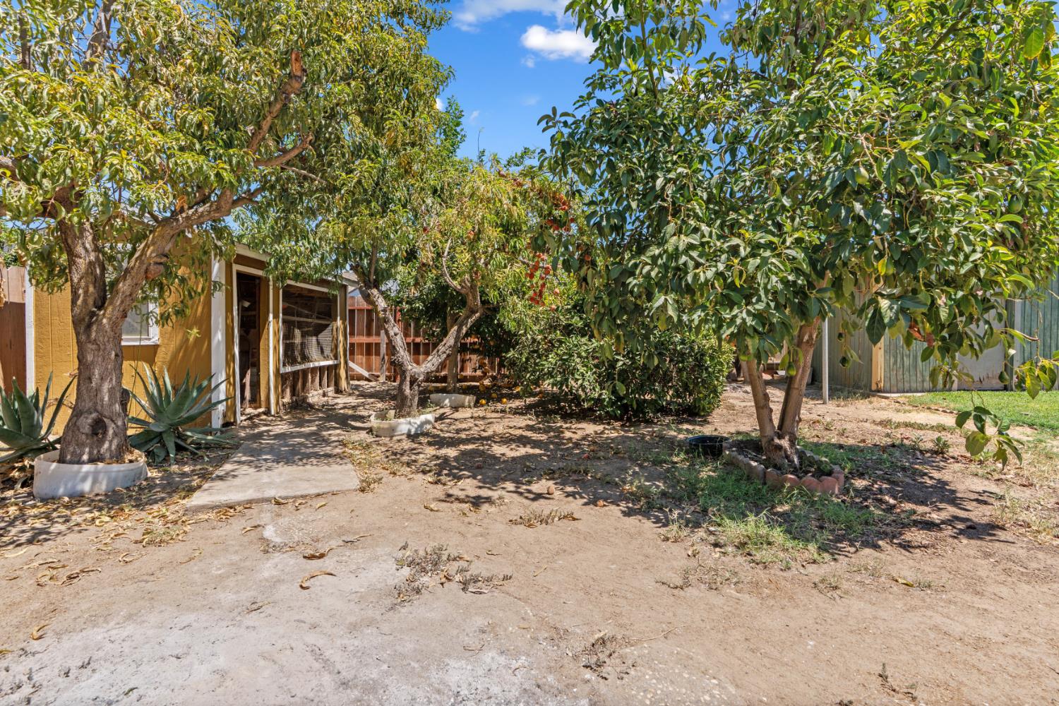 1044 Fruitbasket Lane