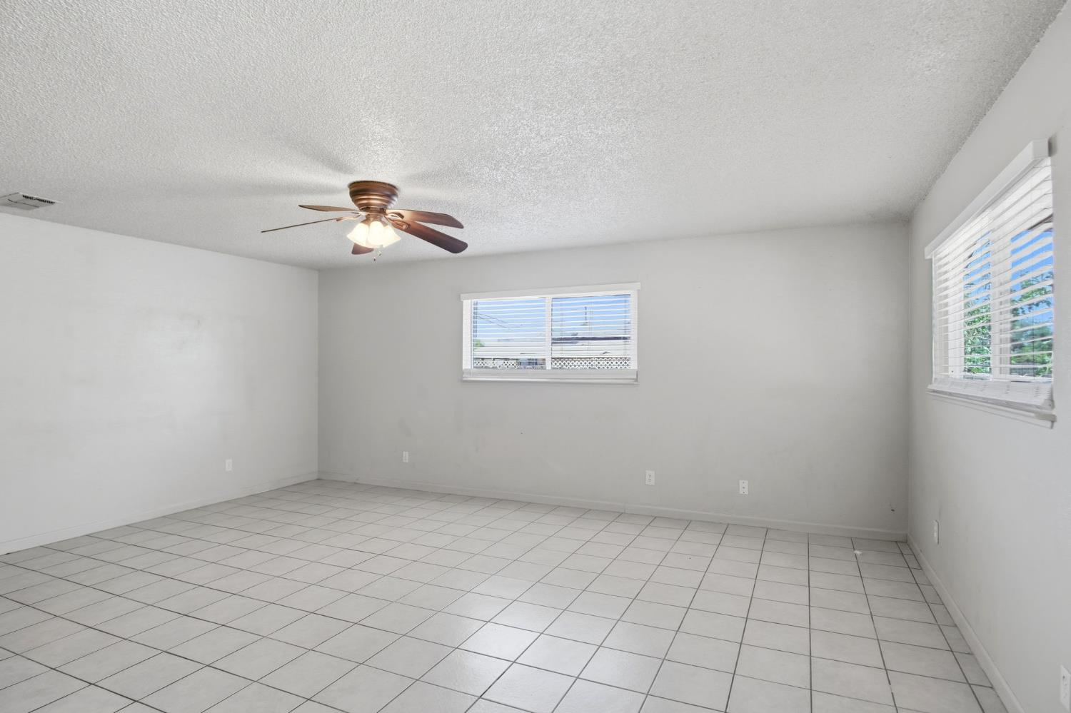 636 Santa Fe