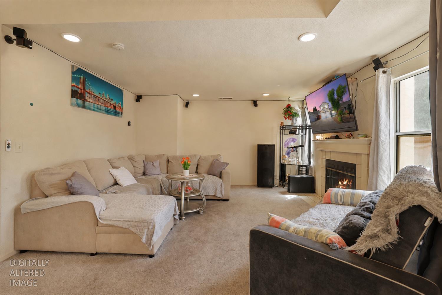 913 Jayhawk Way