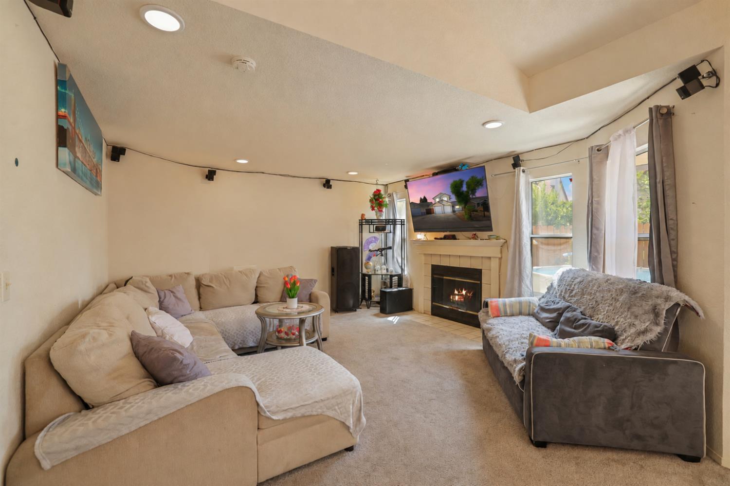 913 Jayhawk Way