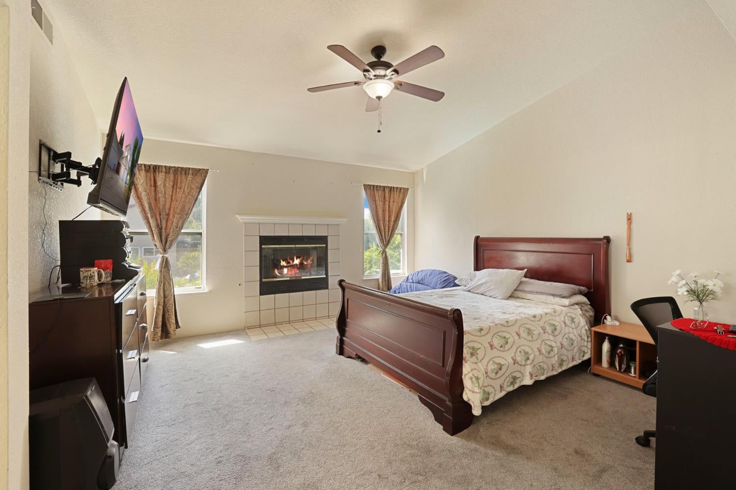 913 Jayhawk Way